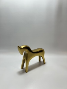 Sculpture d'animal en métal moulé sous pression plaqué or de luxe, figurine décorative, statue, décoration de salon, bureau, table, style moderne - Product Image 2