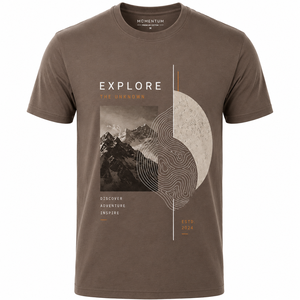 Camiseta de Manga Corta para Hombre, Color Verde Oliva, Cuello Redondo, Corte Regular, Tela de Rizo, 100% Algodón, Ecológica, Casual, Estampado por Transferencia de Calor - Product Image 1