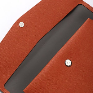 Sac organisateur de documents minimaliste en microfibre avec fermeture à rabat, disponible en noir, marron, bleu et corail, pour usage professionnel - Product Image 6
