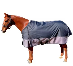 Couvertures d'équitation de haute qualité, fabriquées en tissu imperméable et respirant, idéales pour le confort du cheval. - Product Image 3