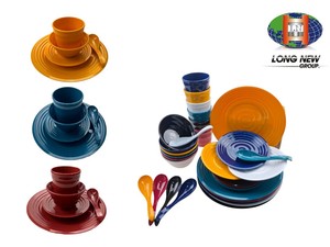 LONGNEW Ensemble de vaisselle en plastique PET personnalisé OEM, léger, de qualité alimentaire, assiettes, bols, tasses et cuillères de service, Taïwan - Product Image 1