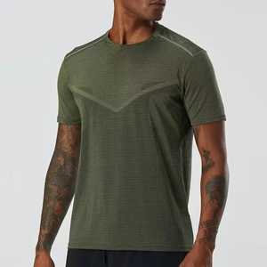 T-shirt en polyester pour homme, vêtements de sport et de course, t-shirt de gym de haute qualité, léger, prix de gros, fabrication directe du Pakistan. - Product Image 1
