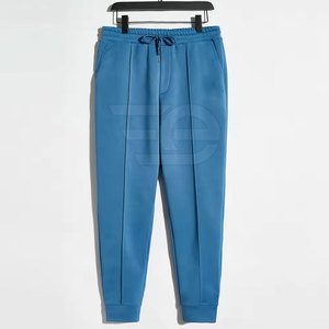 Ensemble de vêtements de rue élégants pour hommes, survêtements à capuche, tissu respirant, tenue décontractée pour la salle de sport et l'entraînement, look moderne pour un style de vie actif - Product Image 4