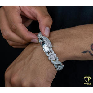 กำไลข้อมือโรสโกลด์ประดับมอยส์ซาไนต์เต็มวง พร้อมลวดลายรูปทรงเพชรตรงกลาง และดีไซน์เครื่องประดับแฟชั่นสุดหรู - Product Image 2