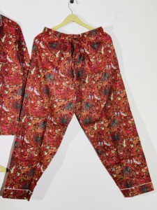 ชุดนอนผ้าฝ้ายลายเพสลีย์สีแดง |   ชุดนอนพิมพ์ลายสำหรับผู้หญิง - Product Image 4