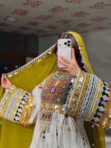 Robes afghanes vintage à bas prix, best-sellers, en georgette et mousseline, avec décorations en dentelle, couleurs personnalisées, pour mariage. - Product Image 4