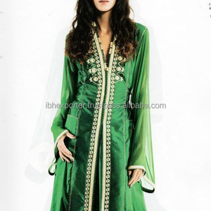 Caftan en tissu de soie vert de qualité supérieure avec broderie à la machine dorée et travail de dentelle - Product Image 1