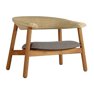 Chaise en teck massif de qualité supérieure avec coussin en rotin tressé à la main, assise moderne et imperméable pour projets hôteliers et d'exportation - Product Image 1