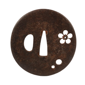Garde d'épée japonaise en fer de la période Edo, Tsuba Tetsu-Jin avec motif de fleur de prunier sculpté, forme ronde, 6,89 cm x 6,71 cm - Product Image 2