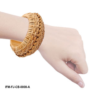 กำไลข้อมือหวายสานทำมือแบบยั่งยืน ดีไซน์กว้างพิเศษ ทำจากเส้นใยธรรมชาติ เป็นมิตรกับสิ่งแวดล้อม เรียบหรู เหมาะสำหรับงานปาร์ตี้ - Product Image 2