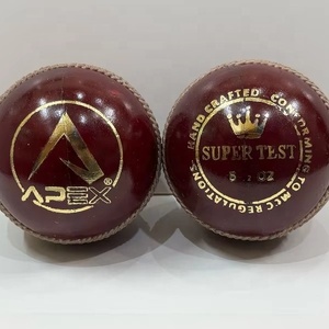 Pelota de Grillo Roja Cuero Totalmente Cosido a Mano 5,5 oz - Product Image 1