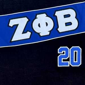 T-shirt Premium Zeta Phi Beta en Jersey Noir avec Broderie Bleue Lettres Grecques pour Femme Coupe Sportive Tenue Décontractée - Product Image 3