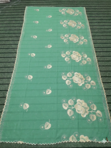 Vente en gros de foulards hijab en coton pour femmes, brodés de fleurs, ornés de strass, doux, légers, respirants, de qualité supérieure, longs et élégants - Product Image 2