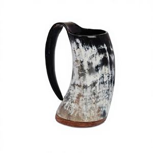 Ensemble de mugs à bière sculptés en corne de bœuf véritable, style ange, artisanal, portable, culture viking, capacité 500-1000 ml - Product Image 1