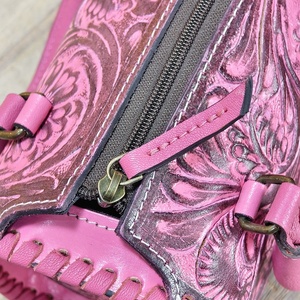 Nuevos Bolsos de Hombro Mini de Cuero Genuino 100% Hechos a Mano con Diseño Floral Estilo Western en Color Rosa - Product Image 6