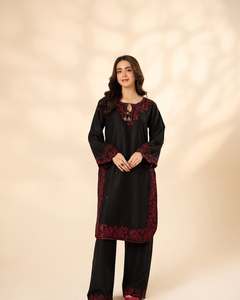 Conjunto de Top Negro con Bordado de Lentejuelas y Pantalones Plazzo con Bordado de Lentejuelas, Completamente Cosido y Listo para Usar - Product Image 2