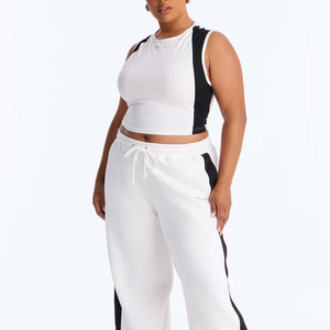 Nouveau design de survêtement, vente chaude, articles de sport d'été, ensemble élégant de survêtement deux pièces pour femme avec short et manches longues - Product Image 2