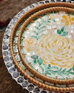 Plateau en rotin rustique avec incrustation de nacre, motif feuille tropicale personnalisé, plateau de service charmant, décoration de maison de style côtier - Product Image 3