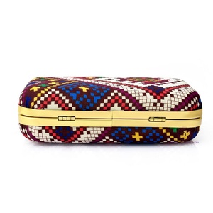 Magnifique Pochette Femme à Imprimé Géométrique Ethnique avec Fermeture à Verrou, Idéale pour Soirées et Mariages, avec Bandoulière Chaîne Détachable - Product Image 5