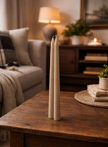 Ensemble de 2 bougies coniques sans fumée en cire de paraffine faites à la main, couleur beige chaud |   Décoration de fêtes et de bars |   Mariages sans parfum - Product Image 2