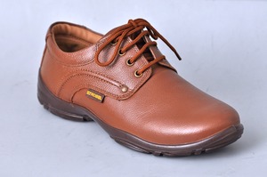 Chaussures de marche pour homme Strobel en cuir véritable moutarde, à lacets, bout rond, semelle extérieure antidérapante en polyuréthane, toutes saisons - Product Image 1