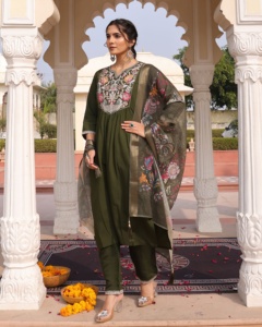 Nuevo y Elegante Conjunto de Kurti Mahendi para Mujer, Manga 3/4, Algodón y Seda Lian, Completamente Cosido, para Ocasiones Formales y Festivas - Product Image 4