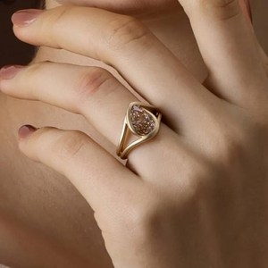 Bague en diamant taille poire couleur champagne de 2,02 carats, cultivé en laboratoire, unisexe, or massif 14 carats, cadeau de fiançailles moderne pour toi et moi - Product Image 4