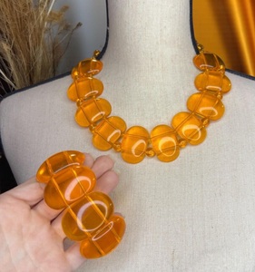 Collar con Colgante de Resina APEX ALIGN, Joyería Hecha a Mano con Color Personalizado para Mujer, Regalo Certificado por Terceros - Product Image 2