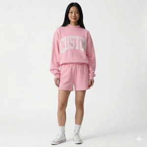 Ensemble col roulé et short pour femme, inspiré des looks de style éditoriel, offrant une tenue épurée et visuellement saisissante - Product Image 1