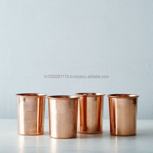 Vaso de cobre puro hecho a mano con antigüedad diseñado para los beneficios de la salud Ayurvédica y el almacenamiento tradicional de agua - Product Image 2