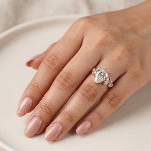 Bague de mariage en or massif 10K 14K 18K avec diamant de laboratoire certifié IGI, couleur DEF, clarté VS VVS, taille poire et ronde, motif feuille - Product Image 5