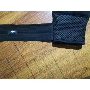 Guantes de Entrenamiento Profesionales con Almohadillas Internas Acolchadas, Transpirables, de Medio Dedo, con Correa de Muñeca Ajustable Extra Larga Integrada - Product Image 2