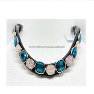 Produits pour chevaux équestres Bandeau pour sourcils en cuir noir anglais fabriqué avec de grands cristaux et pierres précieuses en or rose de créateur - Product Image 3