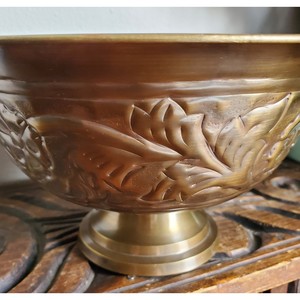 Ensemble de bols décoratifs en laiton antique sur pieds |   Plateaux en métal faits à la main en gros - Product Image 6