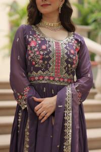 Traje Sharara de Manga Larga Estilo Indio y Pakistaní con Tela de Georgette Sintética y Bordado de Lentejuelas para Bodas - Product Image 3