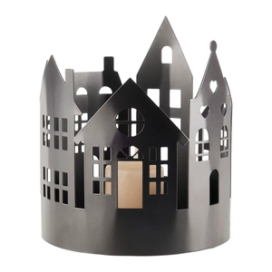 Lanterne en métal noir en forme de maison avec fenêtres découpées et détails de toit – Décoration traditionnelle de fêtes - Product Image 6
