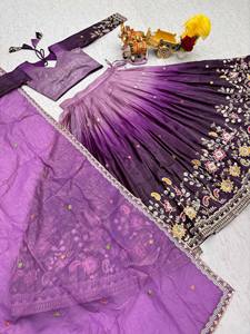 VISHNU K DESIGNS LAHENGA CHOLI DUPATTA, Traje de Fiesta Vintage Largo hasta el Suelo, Bordado con Hilos de Oro Puro, Secado Rápido - Product Image 6