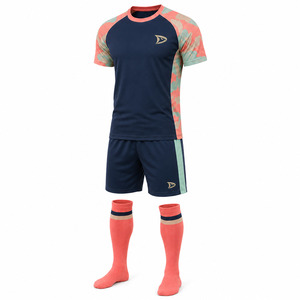 Conjuntos de Uniformes de Fútbol para Hombre, Ultraligeros, de Verano, 100% Poliéster, de Secado Rápido, con Cuello en V |   Ropa Deportiva OEM de Alto Rendimiento - Product Image 5