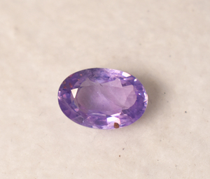 Saphir violet rare 1,15 carats, forme ovale 7,4x5x3,5 mm, fabrication de bijoux, forme ovale, saphir en vrac, pierre violette - Product Image 3