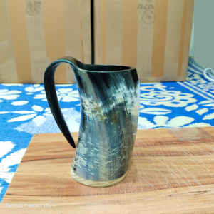 Jarra Grande de Cuerno Vikingo con Acabado Natural y Base de Madera, Hecha a Mano, para Cerveza y Sidra Medieval, al Mejor Precio - Product Image 3