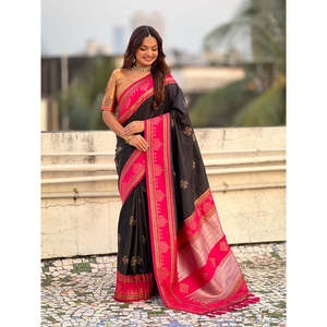 Sari en soie noire douce traditionnelle Elite Weaves avec contraste tissé Zari 650g pour mariages - Product Image 1