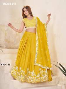 Nueva variedad de hermoso conjunto de Lehenga-Choli y Dupatta de seda Chinon con bordado de hilo y lentejuelas, proveedor indio. - Product Image 3