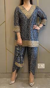Ensemble coordonné pantalon et kurta à manches longues en coton, imprimé floral simple, longueur ras du sol, pour tenue de soirée ou quotidienne décontractée - Product Image 2