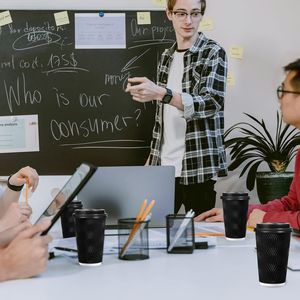 Bicchieri da Caffè Usa e Getta Isolati da 16 oz con Coperchi, Confezione da 500, Bicchieri in Carta Ondulata e Cannucce per Bevande Calde da Asporto - Product Image 2