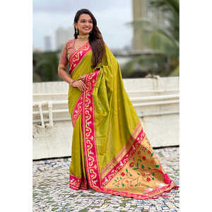 Sari en soie Paithani Rajhans tissé avec des fils verts Zari, robes de soirée élégantes - Product Image 1