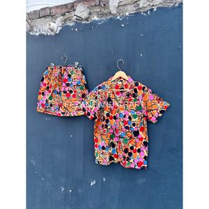 Conjunto de Camisa de Manga Corta con Estampado de Puntos Coloridos para Mujer, Conjunto Casual de Primavera/Verano de 2 Piezas, Pantalones Cortos Tejidos, Corte Regular, Cuello Camisero - Product Image 2