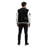 Veste universitaire noire et blanche pour homme avec patch lettre V, style preppy, coupe ajustée, col rabattu, vêtement d'extérieur pour l'automne