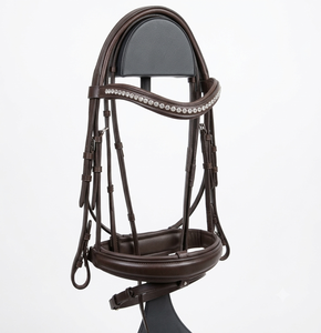 Bridon en cuir de qualité supérieure avec frontal orné de cristaux et embout de nez rembourré - Product Image 1