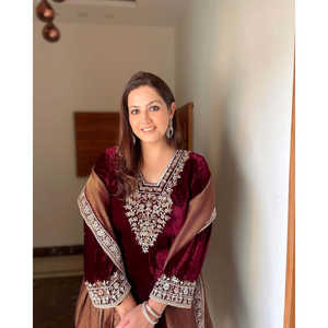 Ensembles pour femmes de créateur Bas de haut en velours de viscose pur lourd et Dupatta pour fête - Product Image 5