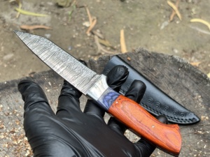 Couteau de chasse Bowie en acier Damas fait main avec manche en bois orange et bois bleu, personnalisé OEM ODM, artisanat haut de gamme, lame pleine longueur - Product Image 4